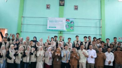 KKN Mahasiswa Unma Banten menyelenggarakan seminar sertifikat halal. Foto Nana Amdan