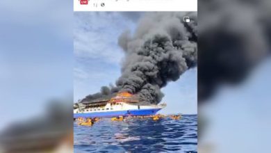 KM Barcelona 5 terbakar di Laut MIhaasa UTara. Foto: Antara