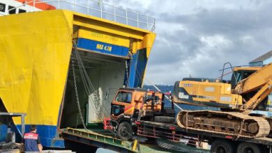 KMP Jatra II Milik ASDP Indonesia Ferry mengankut bantuan dan alat berat untuk Sumatera Utara. Foto Daeng Yusvin
