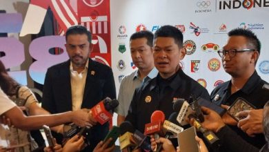 Ketua Umum KOI, Raja Sapta Oktohari menyampaikan pengumuman Pertina. Foto: Antara