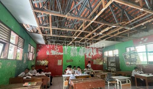 Salah satu kondisi ruagn kelas di sebuah SDN. Foto: Antara