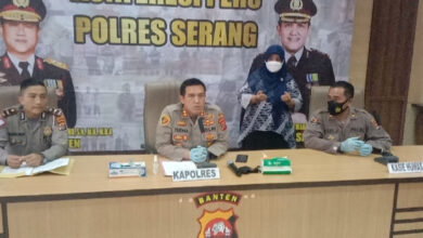 Kapolres Serang, AKBP Yudha Satria resmi menetapkan tersangka perakit mobil Odong-odong. Foto: Yono