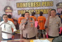 Kapolres Serang, AKB Yudha Satria saa konferensi pers. Foto: Yono
