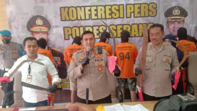 Kapolres Serang, AKB Yudha Satria saa konferensi pers. Foto: Yono