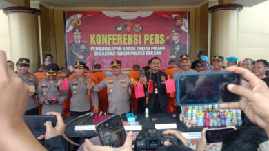 Konferensi Pers Polres Serang soal Operasi Pekat Mau 2024. Foto: Yono
