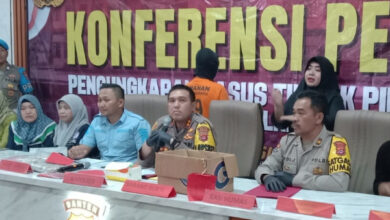 Konferensi Pers Kapolres Serang, AKBP Yudha Satria. Foto: Yono