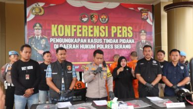 Konferensi Pers Kapolres Serang, AKBP Wiwin Setiawan. Foto: Yono