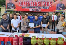 Konferensi pers Polres Serang ungkap pengoplosan LPG. Foto: Humas Pertamina Patra Niaga RJBB