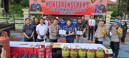 Konferensi pers Polres Serang ungkap pengoplosan LPG. Foto: Humas Pertamina Patra Niaga RJBB