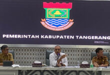 Konferensi pers Bupati Tangerang, Ahmed Zaki Iskanar . Foto: Iqbal Kurnia