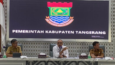 Konferensi pers Bupati Tangerang, Ahmed Zaki Iskanar . Foto: Iqbal Kurnia