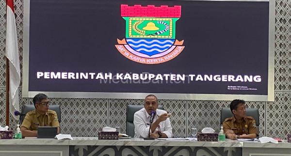 Konferensi pers Bupati Tangerang, Ahmed Zaki Iskanar . Foto: Iqbal Kurnia