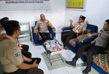 Kapolre Serang, AKBP Condro Sasongko berbincang dengan Danramil Kopo. Foto: Yono