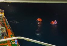 Kapal Tanker MT Mauhau menyelematkan 16 korban KMP Virgo Transpor 8. Foto Pertamina Patra Niaga