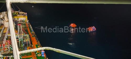 Kapal Tanker MT Mauhau menyelematkan 16 korban KMP Virgo Transpor 8. Foto Pertamina Patra Niaga