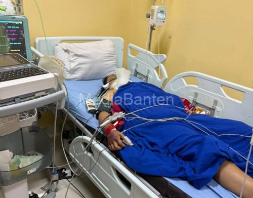 Korban kecelakaan mobil Kadis DPMPTSP Pandegalng. Foto Daeng Yusvin