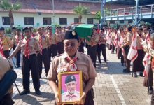 Prosesi pemakaman Herman Sulityo, tokoh Pramuka se-Tangerang Raya. Foto Antara