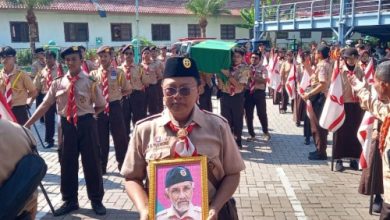 Prosesi pemakaman Herman Sulityo, tokoh Pramuka se-Tangerang Raya. Foto Antara