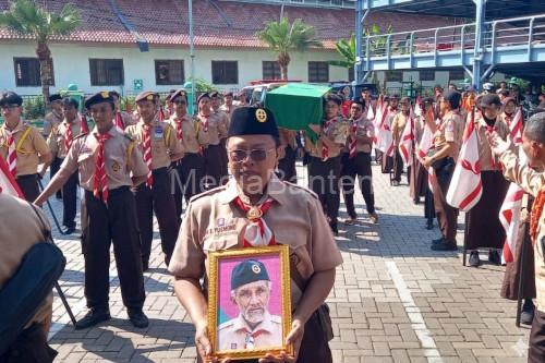Prosesi pemakaman Herman Sulityo, tokoh Pramuka se-Tangerang Raya. Foto Antara