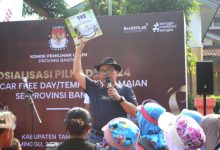 KPU Provinsi Banten lakukan sosialisasi di car free day Puspemkab Tangerang. Foto: Humas KPU Banten