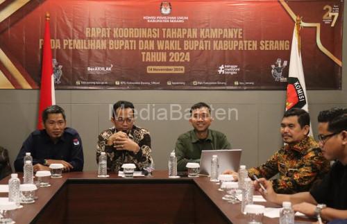 Keterangan Ketua KPU Kabupaten Serang, Muhammad Nasehudin bersama komisioner lainnya. Foto: Antara