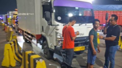 Truk Box diamankan di Dermaga 7 Pelabuhan Merak. Foto Daeng Yusvin