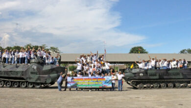 Alumni SMPN 2 Tulungagung kunjung Markas Menkav 2 Mar . Foto: Munawir - Menkav 2 Mar