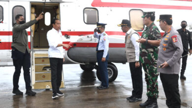 Presiden Jokowi tiba di Merak menggunakan helikopter. Foto: Biro Adpim Banten