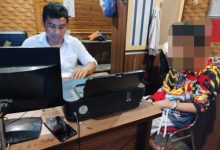 Kurir narkoba sedang diperiksa di Polres Serang. Foto: Yono