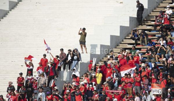 Penonton laga perdana sepakbola Indonesia vs Filipina. Foto: LKBN Antara