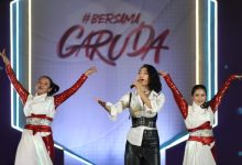 Penyanyi Wika Salim nynyikan lagu Berama Garuda bergenre dangdut. Foto: Web pssi