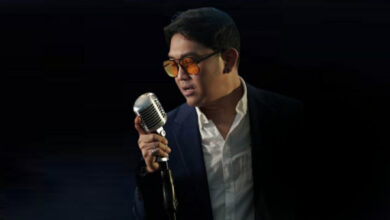 Dudy Oris menyanyikan lagu Aku Menunggumu. Foto: M Fahdli