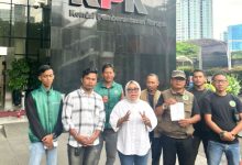 Kelompok Musa, anggota DPRD Banten melaporkan Al Muktabar, mantan Pj Gubernur Banten dan Ahmad Zaki Iksandar ke KPK soal alih fungsi lahan. Foto: Antara