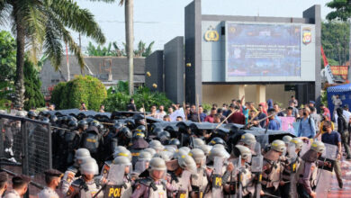 Latihan Sispamkota atasi demonstrasi di Polda Banten. Foto: Hendra Heramwan