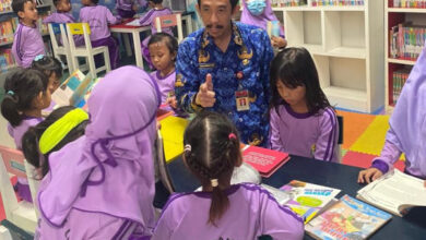 Literasi terhadap anak-anak sekolah di DPK Banten. Foto: Biro Adpim Banten