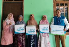 Penyaluran bantuan bahan pokok dari Lembaga Amil Zakat Nasional Rumah Yatim. Foto: Ridho Nur