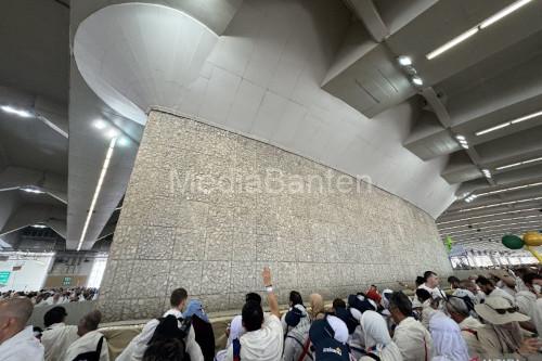 Lempar jumrah bagi jemaah haji Indonesia. Foto Antara