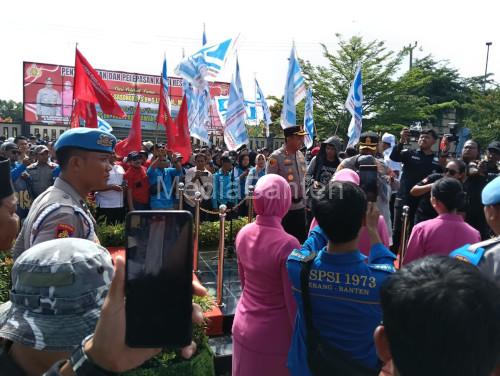Upacara lepas sambut Kapolres Serang dari AKBP Condro Sasongko ke AKBP Andri Kurniawan. Foto Yono