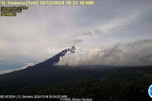 Gunung Semeru kembali meletus. Foto: Antara