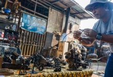 Limbah logam yang diubah jadi karya seni tinggi oleh warga Cilegon. Foto: Antara