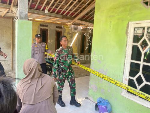 Lokasi rumah yang korban ditemukan gantung diri di kamarnya di Desa Ketos. Foto Yono
