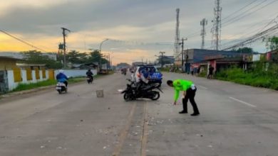 Lokasi ditemukan jasad pengenda motor Honda Vario di Jalan Raya Serang - Jakarta, tepatya di Desa Sentul. Foto Yono
