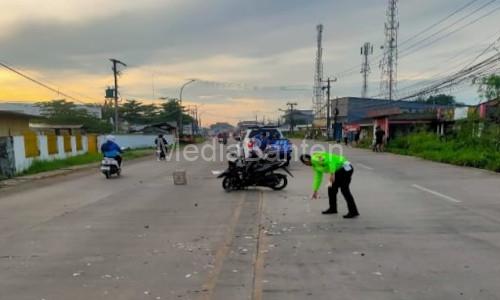 Lokasi ditemukan jasad pengenda motor Honda Vario di Jalan Raya Serang - Jakarta, tepatya di Desa Sentul. Foto Yono