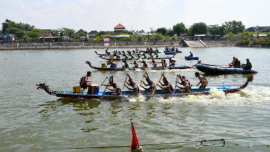 Lomba Dayung Perahu Majapahit di Waduk Kalimati, Mojokerto. Foto: Ahmad Munawir - Menkav 2 Mar