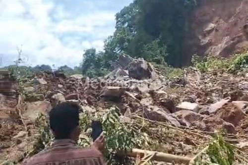 Lokasi tanah longsor di Kecamatan Padarincang, Kabupaten Serang. Foto Antara