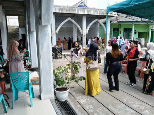 Warga Lopang Indah mengelar acara ramah tamah dan halal bihalal. Foto Yono