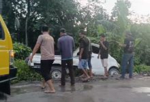 Mobil losbak yang mengangkut hasil curian toko sembako. Foto: Yono