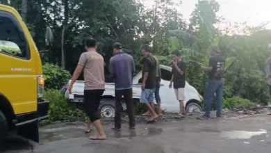 Mobil losbak yang mengangkut hasil curian toko sembako. Foto: Yono