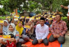 Mad Romli, Bacabup Tangerang santuni anak yatim, piatu dan janda di Jayanti. Foto: Iqbal Kurnia