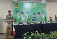 Mad Romli, Ketua DPD Golkar Kab Tangerang di Kantor PPP Tangerang. Foto: Iqbal Kurnia